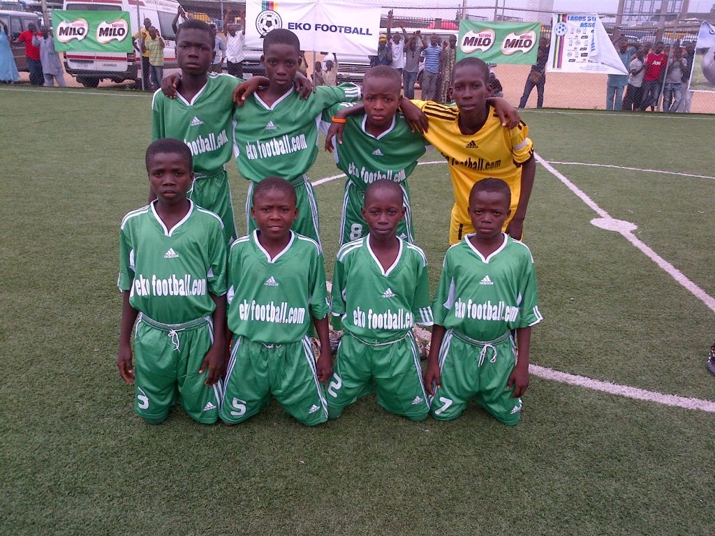 A team of Seven-aside Young Lions posing for a picture before a match.